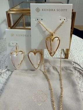 Kendra Scott Ansley Heart Gold Drop Earrings and Pendant Necklace